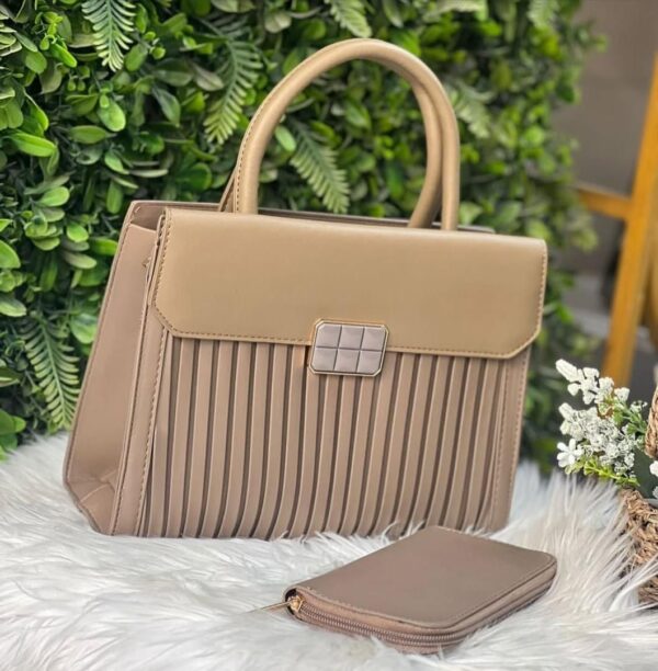 Elegant Two-Tone Pleated Handbag with Matching Wallet - Image 3